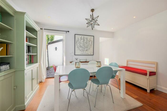 2 Bedroom Cottage To Rent In Cross Street, London, SW13