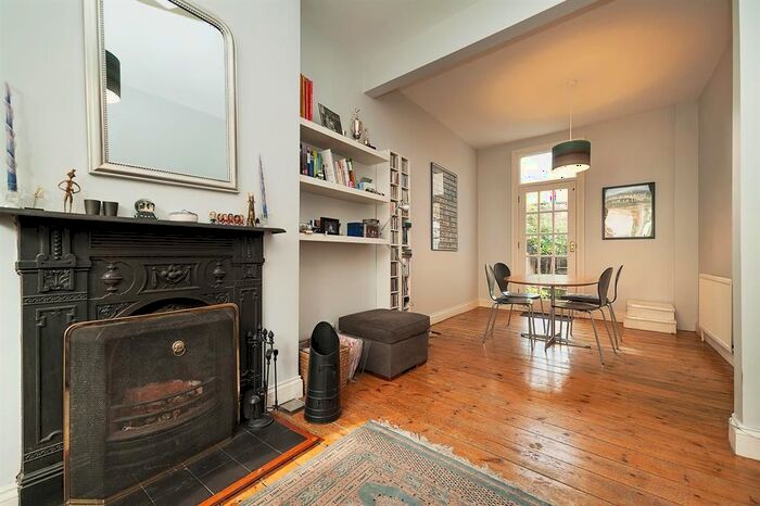 2 Bedroom Property To Rent In Edwards Lane, London, N16