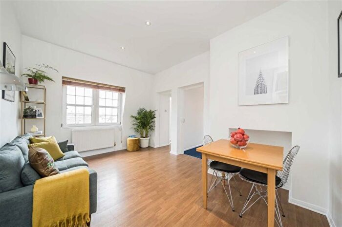 2 Bedroom Flat For Sale In Cambridge Heath Road, Bethnal Green, E2
