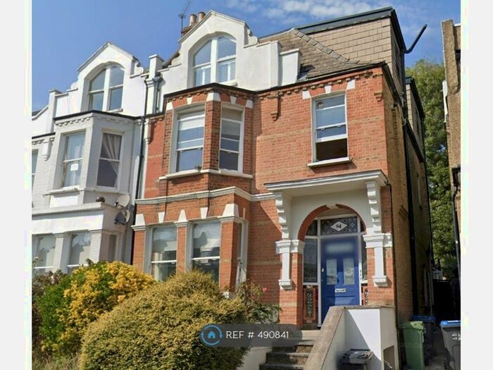 3 Bedroom Flat To Rent In Woodside, Wimbledon, SW19
