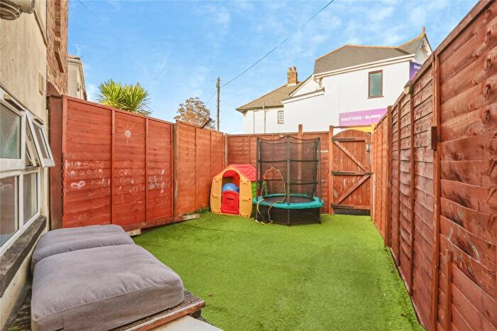 2 Bedroom Flat For Sale In Bournemouth Road, Poole, Dorset, BH14