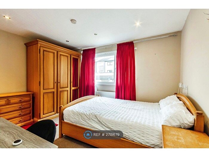 2 Bedroom End Of Terrace House To Rent In Auckland Close, Nottingham, NG7