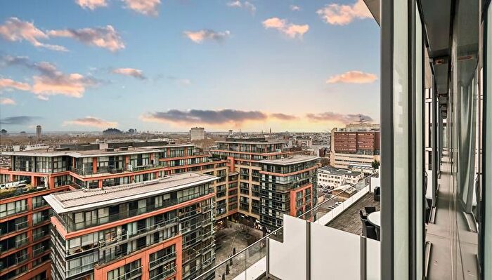 3 Bedroom Flat To Rent In Merchant Square East, Paddington Basin, London, W2