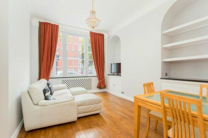2 Bedroom Flat To Rent In Turks Row, London, SW3