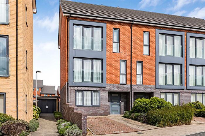 4 Bedroom Town House For Sale In Longships Way, Reading, RG2