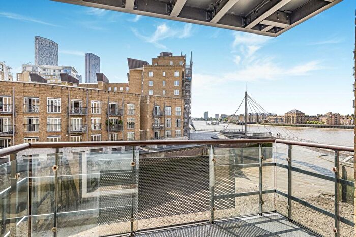 2 Bedroom Apartment For Sale In Narrow Street, London, E14