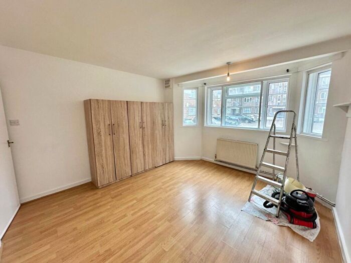 2 Bedroom Flat To Rent In Duncan Court, Palmers Green, N21