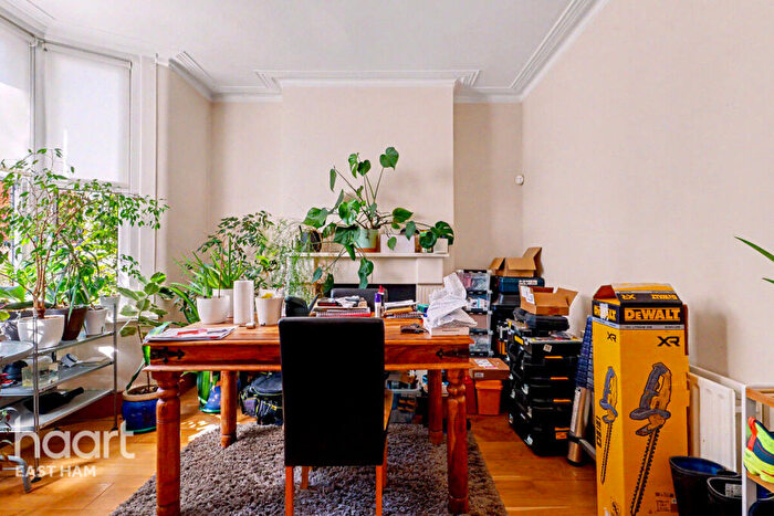 3 Bedroom End Of Terrace House For Sale In Clifton Road, London, E7