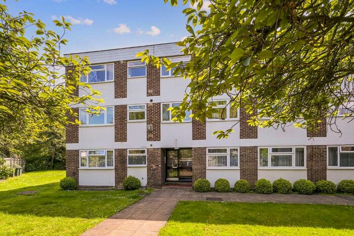 2 Bedroom Flat To Rent In Park Road, London, W4