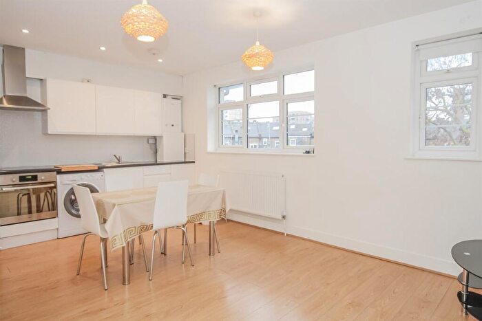 1 Bedroom Flat To Rent In Crest Court, The Crest, Hendon, NW4