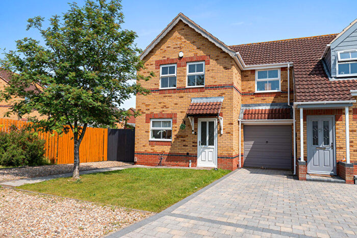 3 Bedroom Semi-Detached House To Rent In Aldred Gardens, Scartho Top, DN33