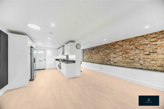 2 Bedroom Apartment To Rent In High Road Leyton, London, E10