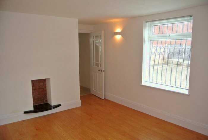 1 Bedroom Flat To Rent In Bell Lane, Bury BL9