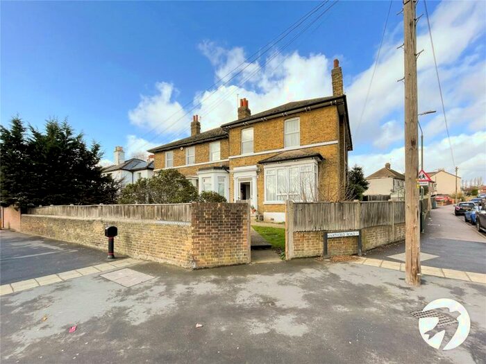 2 Bedroom Flat To Rent In Bourne Road, Bexley, Kent, DA5