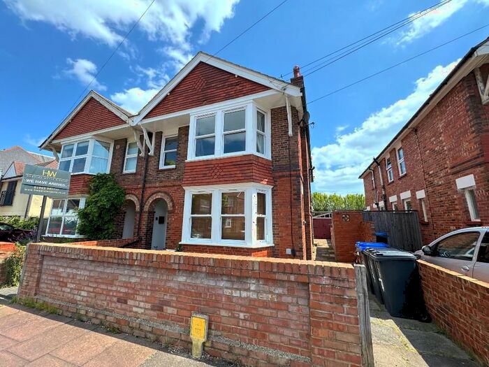 1 Bedroom Flat To Rent In Chatham Road, Worthing, West Sussex, BN11