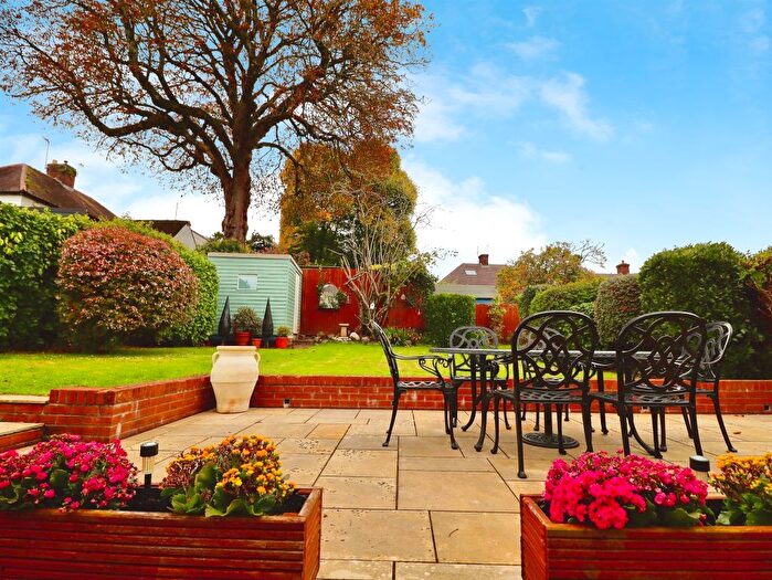 4 Bedroom Semi-detached House For Sale In Wenvoe Close, Wenvoe, Cardiff, CF5