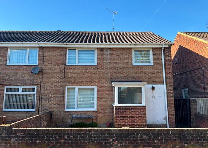 3 Bedroom House To Rent In Warminster Close, Corby, NN18