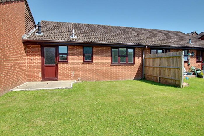 2 Bedroom Bungalow For Sale In Rookwood View, Denmead, PO7