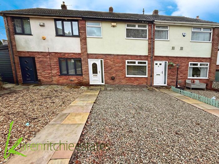 3 Bedroom Town House For Sale In Roslin Gardens, Bolton, BL1