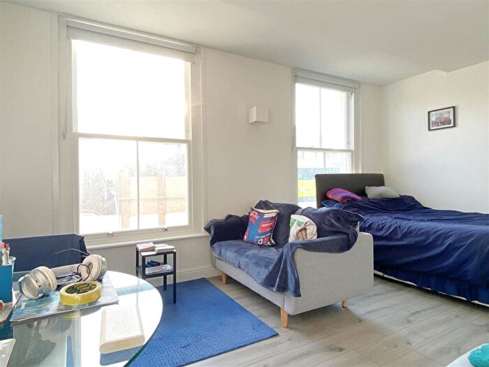 Studio To Rent In Buckingham Place - Modern Studio, BN1