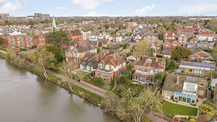 4 Bedroom Detached House To Rent In St. Peters Close, Staines, TW18