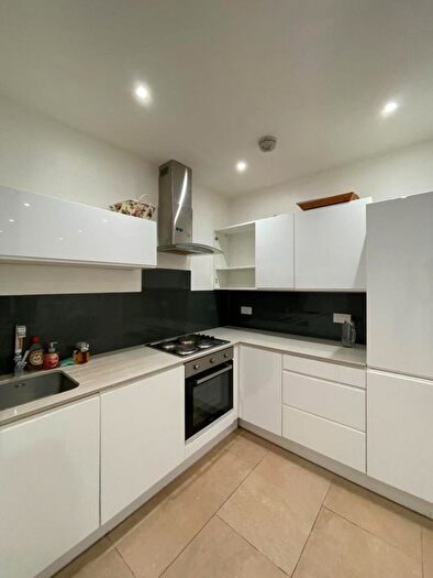 1 Bedroom Flat To Rent In High Street, Slough, SL1