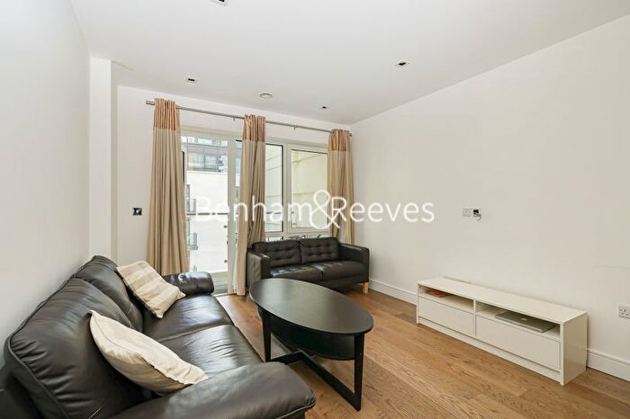 2 Bedroom Flat To Rent In Longfield Avenue, Ealing, W5