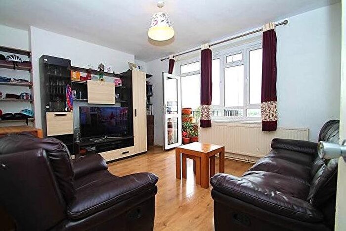 3 Bedroom Flat To Rent In Fount Street, London, SW8