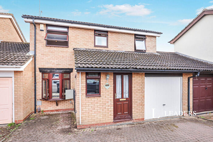 4 Bedroom Detached House To Rent In Strelley Avenue, NN3
