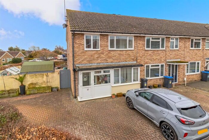 3 Bedroom End Of Terrace House To Rent In The Lawns, Sompting, Lancing, BN15