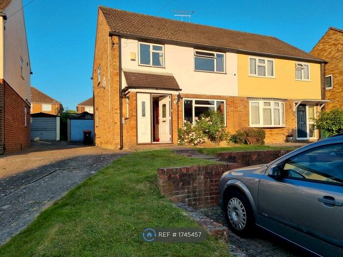 3 Bedroom Semi-Detached House To Rent In Donne Close, Crawley, RH10