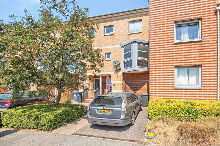 3 Bedroom Town House For Sale In Patteson Road, Ipswich, IP3