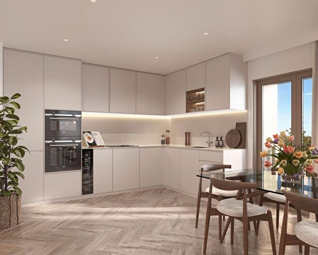 2 Bedroom Flat For Sale In Wimbledon Place, The Broadway, London, SW19