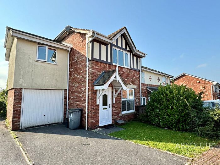 4 Bedroom End Of Terrace House To Rent In Woburn Close, Paignton, TQ3