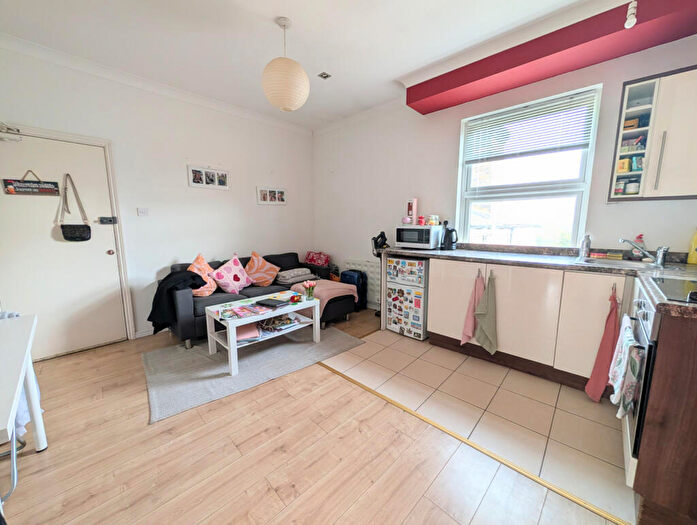1 Bedroom Flat To Rent In Salusbury Road, Cricklewood, London, NW6