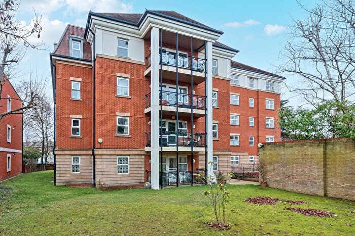 3 Bedroom Flat For Sale In Upper Richmond Road, London, SW15