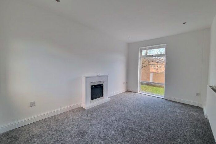 3 Bedroom Property To Rent In Dunedin, Tamworth, B77