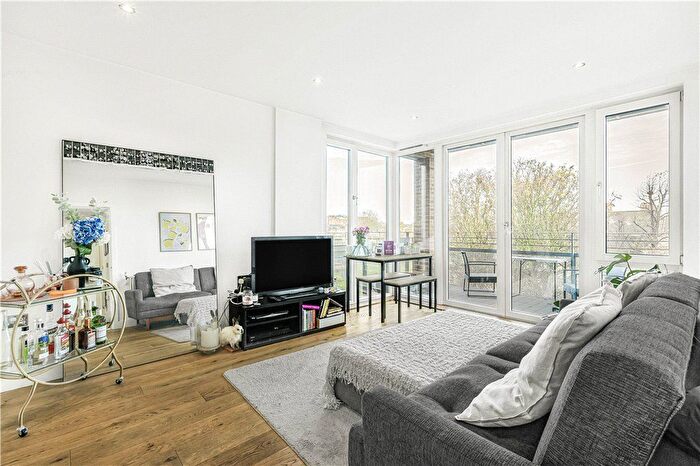 2 Bedroom Flat To Rent In City Mill Apartments, Lee Street, London, E8