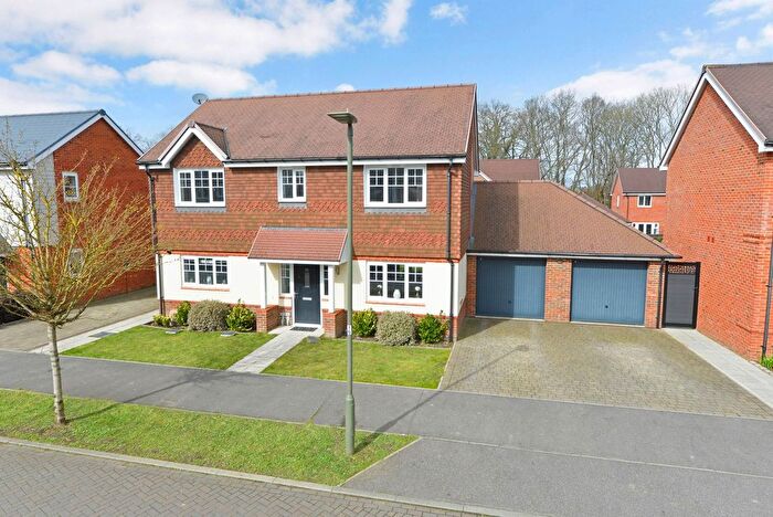 4 Bedroom Detached House For Sale In Marjoram Avenue, Cranleigh, GU6