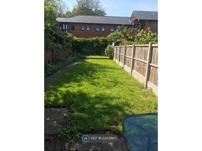 2 Bedroom End Of Terrace House To Rent In George Street, Wakefield, WF4