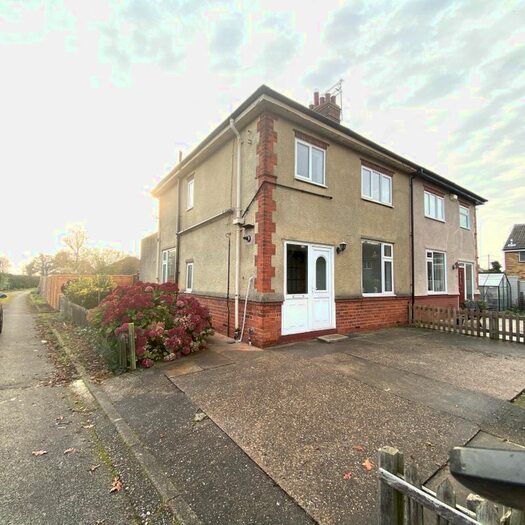 3 Bedroom Semi-Detached House To Rent In Waterworks Lane, Bilton, Hull, HU11