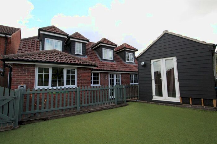 4 Bedroom Detached House For Sale In Lowry Way, Stowmarket, IP14