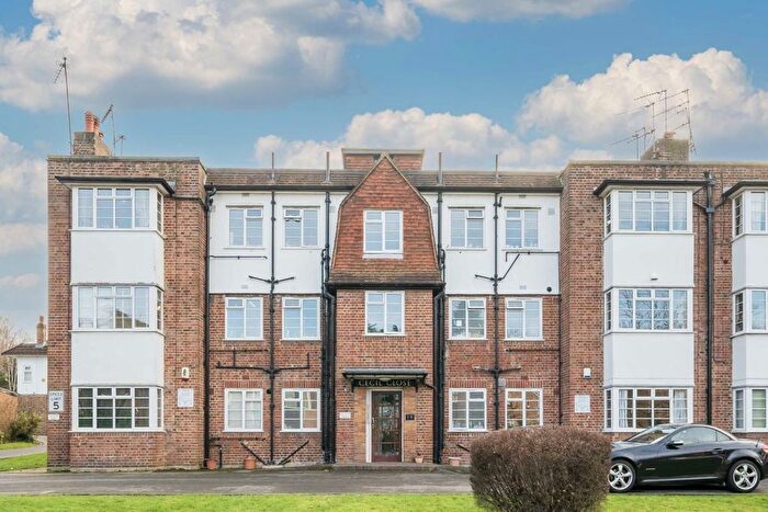 3 Bedroom Flat To Rent In Cecil Close, Mount Avenue, London, W5
