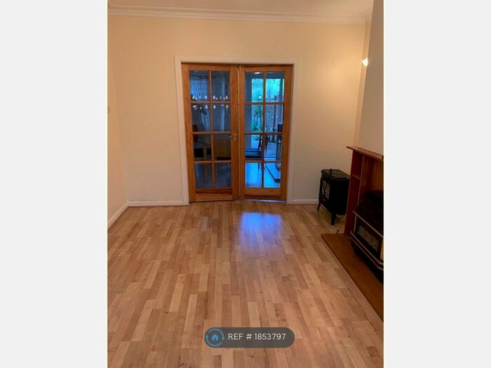 3 Bedroom Semi-Detached House To Rent In Norham Avenue, Southampton, SO16