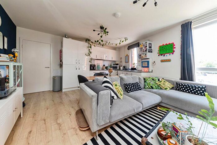 1 Bedroom Flat For Sale In The Ridgeway, Hertford, SG14