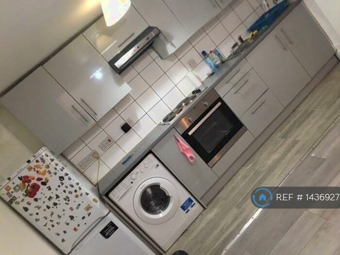 Studio To Rent In Green Lanes, London, N16