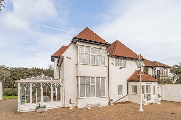 4 Bedroom Detached House For Sale In Pollards Hill North, Streatham, SW16