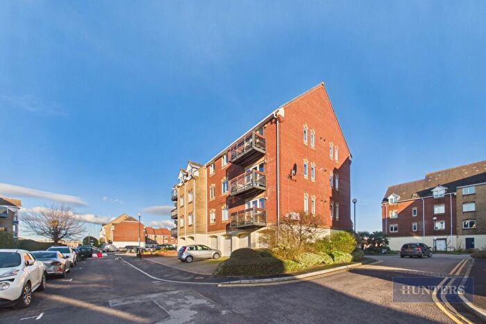 2 Bedroom Flat For Sale In Pacific Close, Southampton, SO14