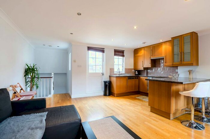2 Bedroom Maisonette To Rent In King's Cross Road, King's Cross, London, WC1X