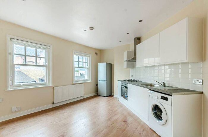 2 Bedroom Flat To Rent In Mitcham Road, Tooting, London, SW17